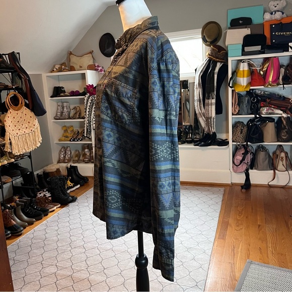 Levis Strauss & Co. Aztec Blue Long Sleeve Lightweight Large Shirt Button Down - Picture 2 of 6